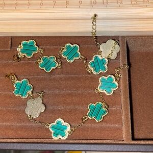 Five flowers Green💚Agate bracelet with gold plated,